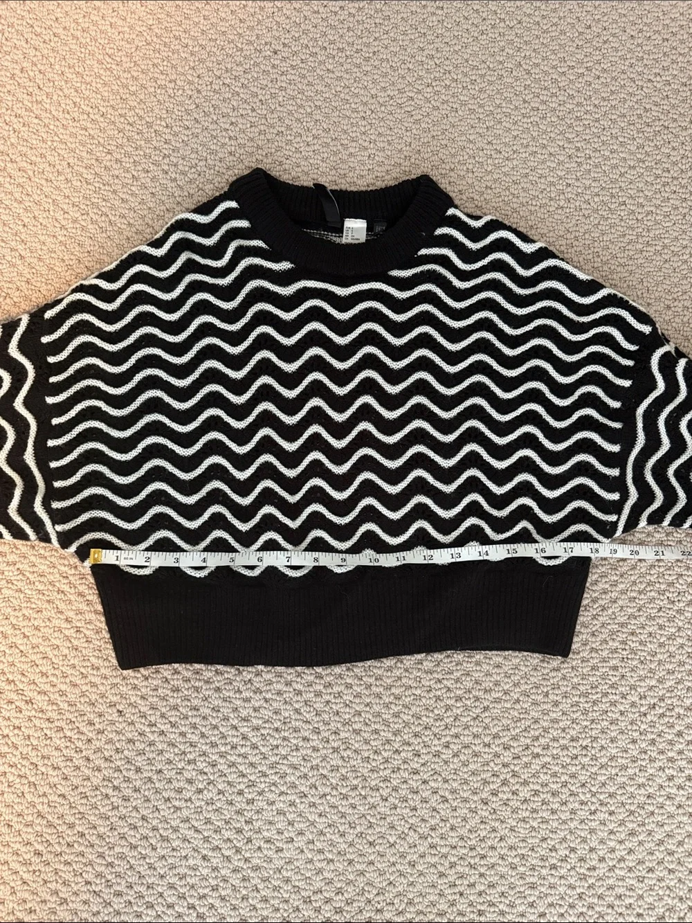 Divided by H&M Size Small Women's Black & White Wave Knit Sweater